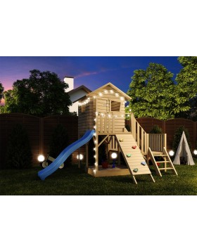 Drewniany domek ogrodowy dla dzieci - Hipcio z dwoma ślizgami i ścianką wspinaczkową w nocy