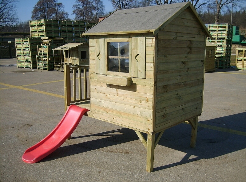 Drewniany domek ogrodowy dla dzieci - Tadzio ze ślizgiem