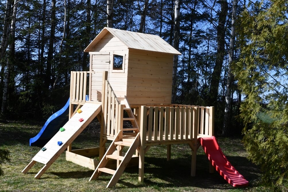 Drewniany domek ogrodowy dla dzieci - Hipcio z dwoma ślizgami i ścianką wspinaczkową